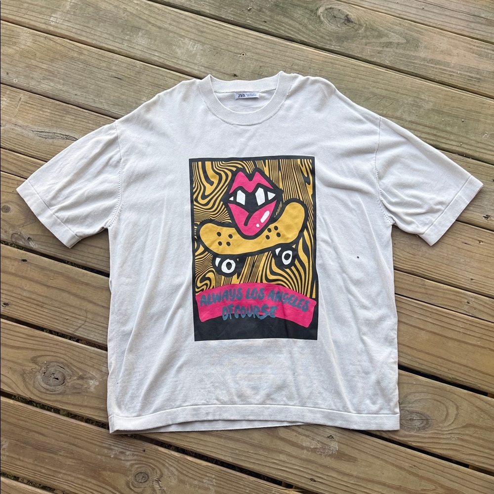 Zara Men XL Graphic Los Angeles Pop Art Lips on Skateboard Short Sleeve Knit Top